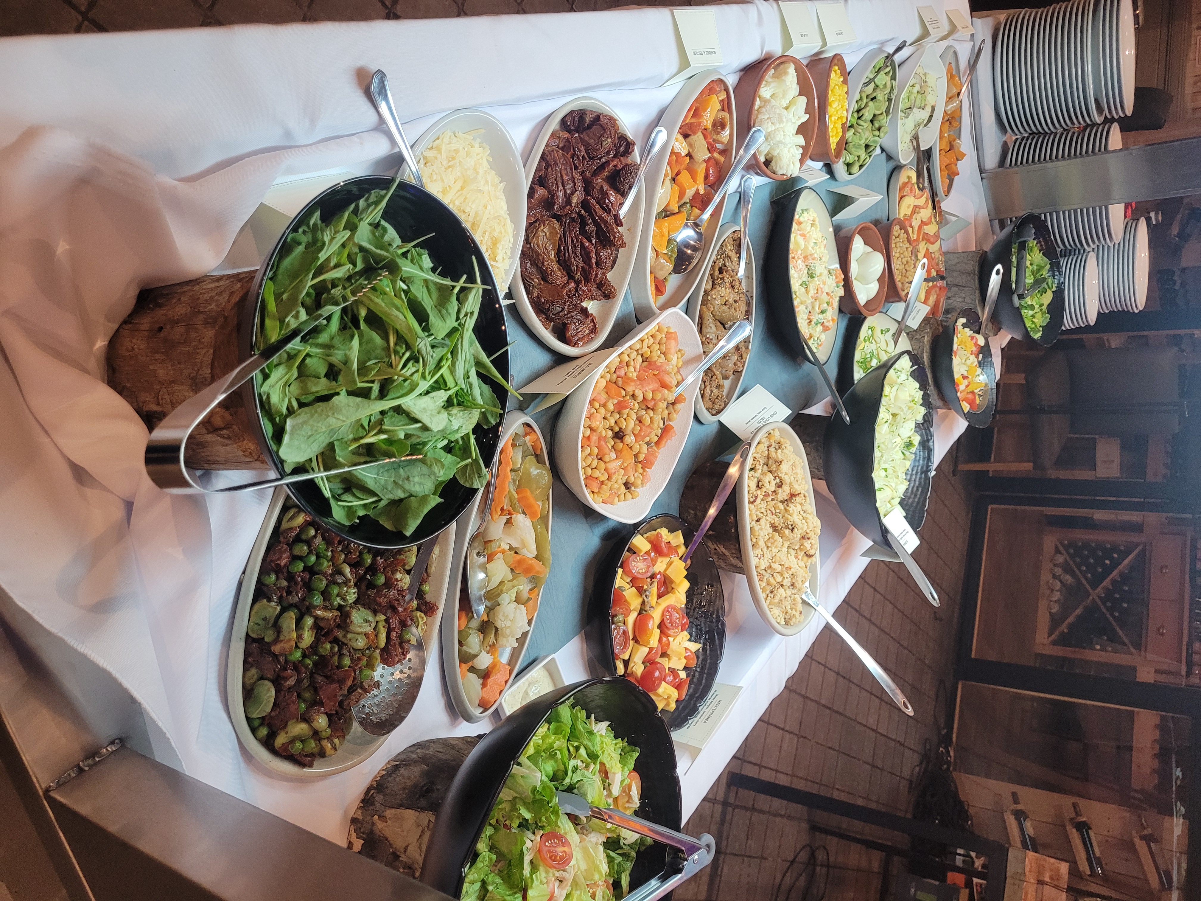 Buffet libre de entradas y ensaladas